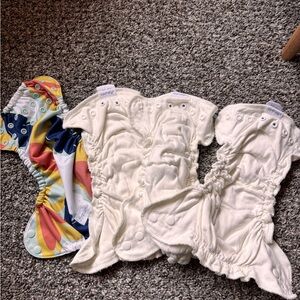 Esembly Cloth Diaper Set With Outer Diaper and Powder Wash